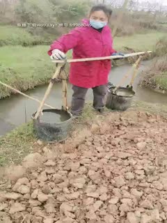 2020.2.17【金蓮小仙女】重慶妹子到農村勾搭，撒尿掰穴露臀秀奶第08集