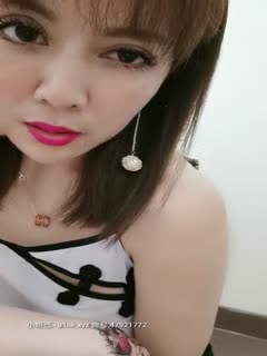 30歲風情-巨乳依萍❤：奶是被你摸大的嗎，煙燻妝誘人，陰毛濃密，這麼騷的嬌喘呻吟你能忍住不擼麼？第01集