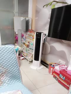 大奶風騷少婦深夜陪狼友騷，各種展示風騷情趣裝誘惑絲襪勾搭狼友，黃瓜玩逼揉奶自慰，廁所高潮噴水淫聲盪語第05集