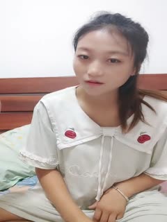 良家小少婦深夜露臉與小哥床上激情，讓小哥吃奶舔逼，口交大雞巴後入爆草，激情上位淫聲盪語不斷互動撩騷第01集